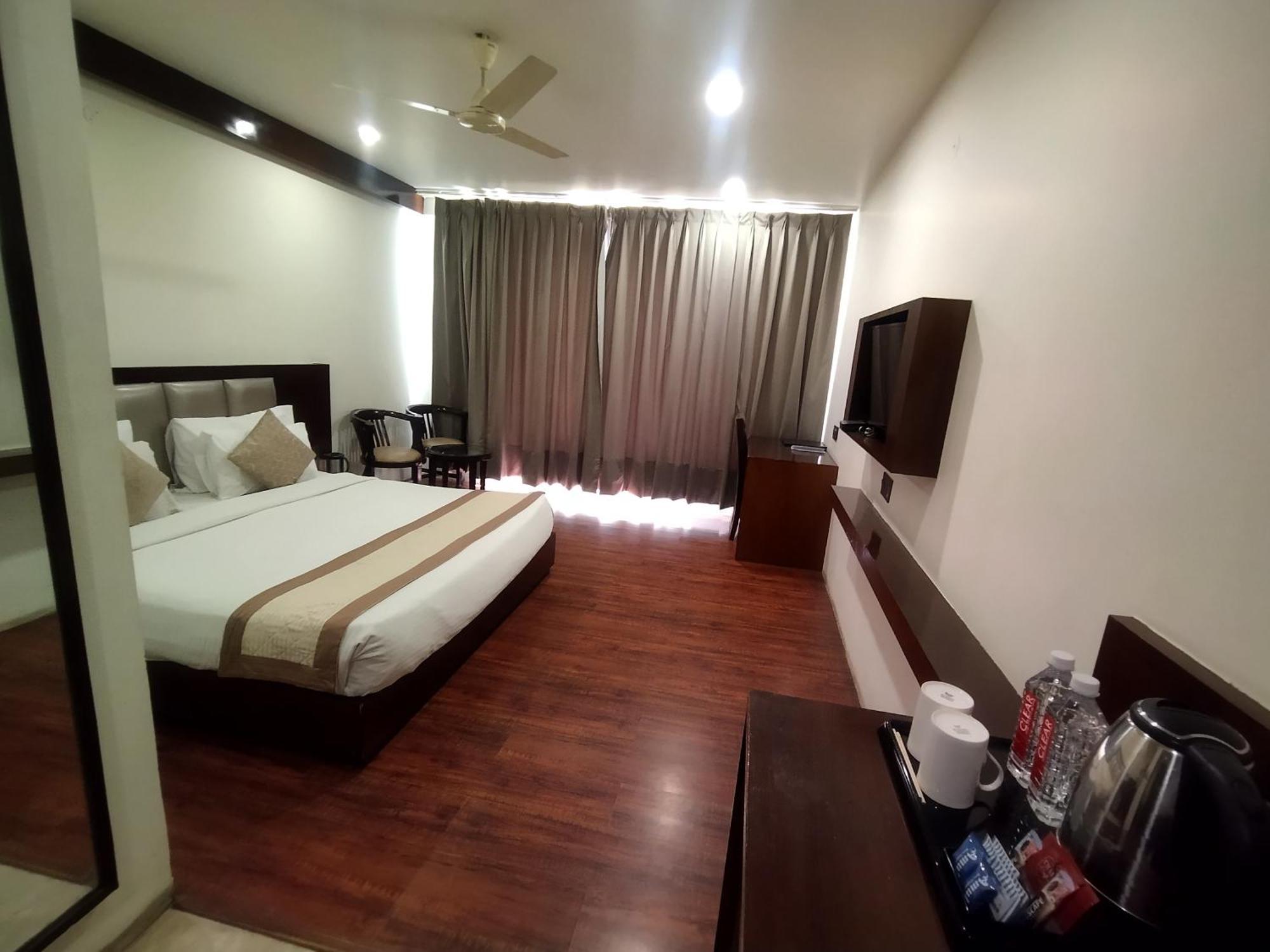 Tgi Apple Inn Jaipur Luaran gambar