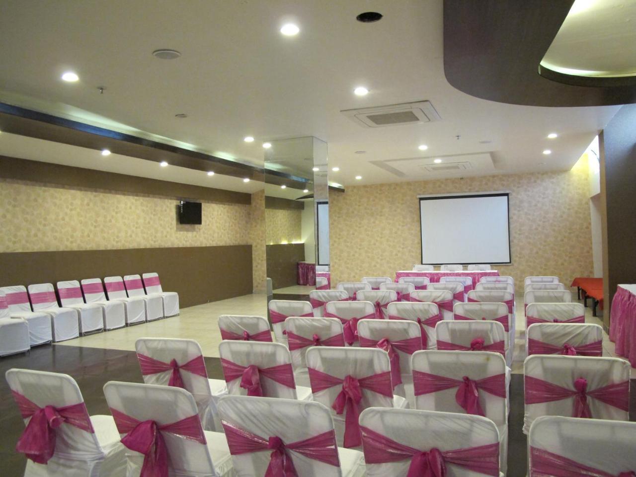 Tgi Apple Inn Jaipur Luaran gambar